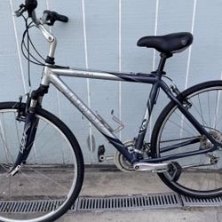 Trek 7200 Hybrid Multitrack Alpha Alum, RST Shoks, Shimano Alvio, 20in