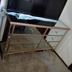 Elegant Mirrored Dresser Bedroom Set