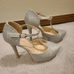 Size (5.5) Fits Like A Size (6) Beautiful Silver Sparkly Rhinestones 4inch Heels 