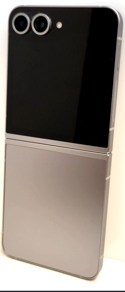 Adult owned Galaxy Flip 5 on Verizon