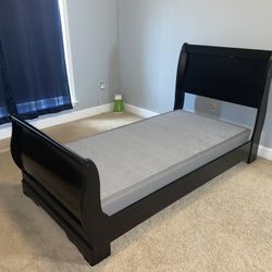 Twin Bed For sale. $Make an Offer$