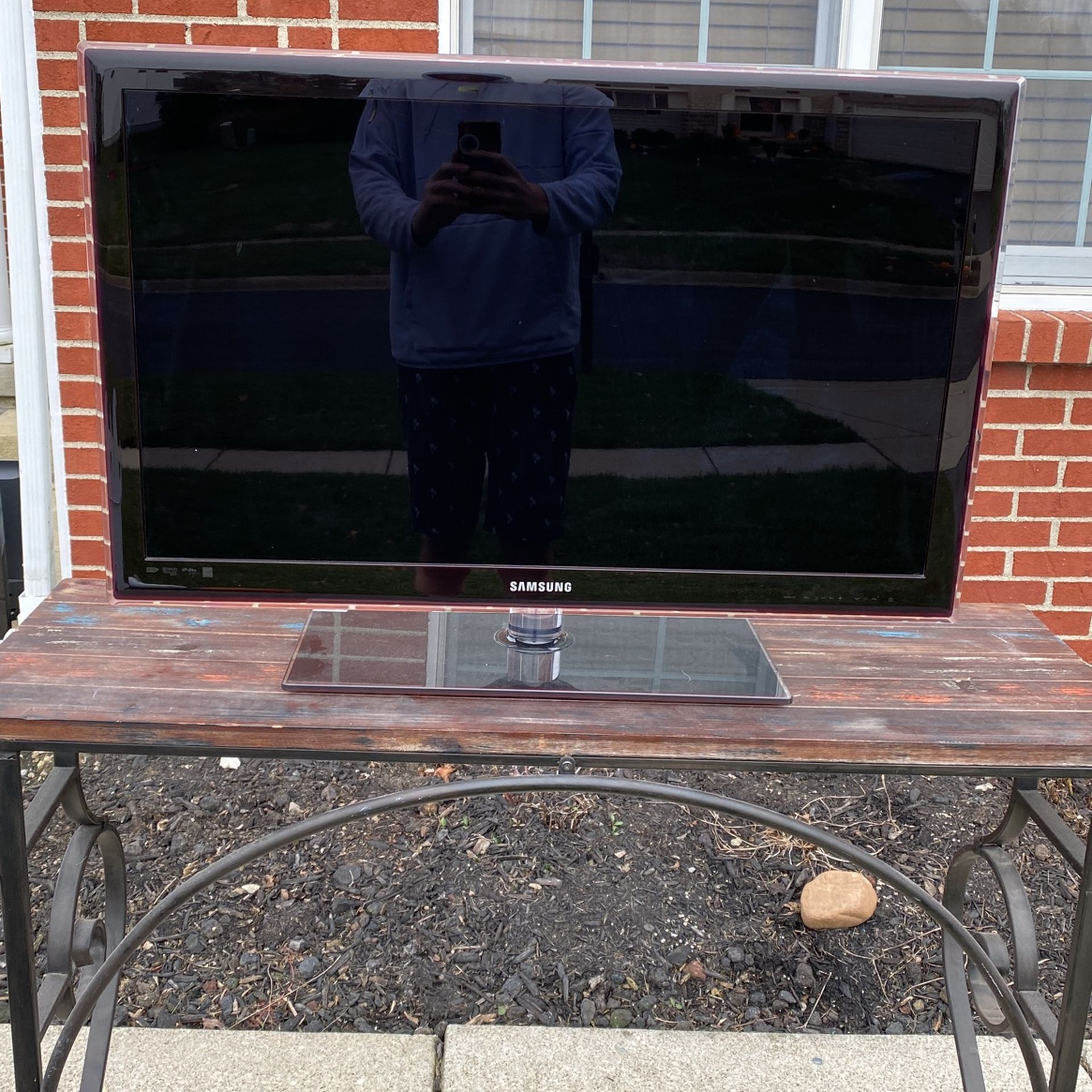 42in. Samsung LED Television (TV)