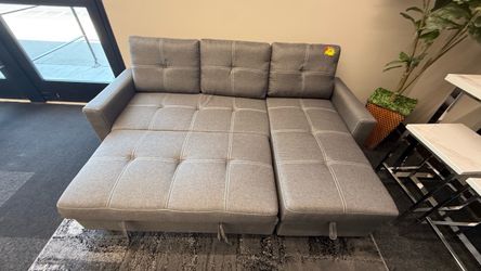 SECTIONAL WITH PULL OUT