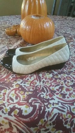 Cute flat/heel work shoes size 7