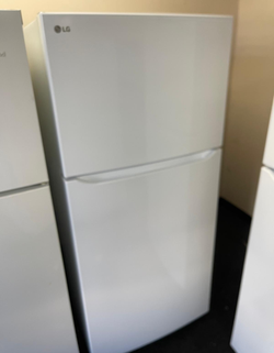 LG Top Freezer Refrigerator – White, Ice Maker, Clean