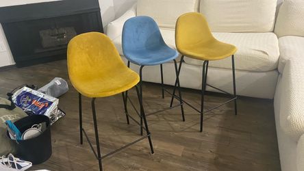3x bar stools for kitchen counter