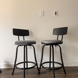 2 Stools / chair for Kitchen counter or counter top