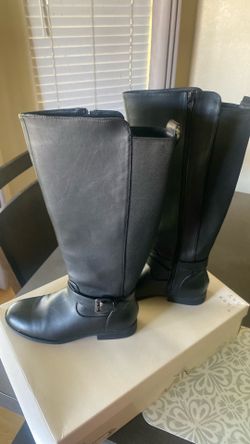 Women black boots size 8