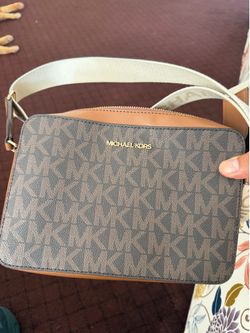 Michael kors purse.  Like new condition