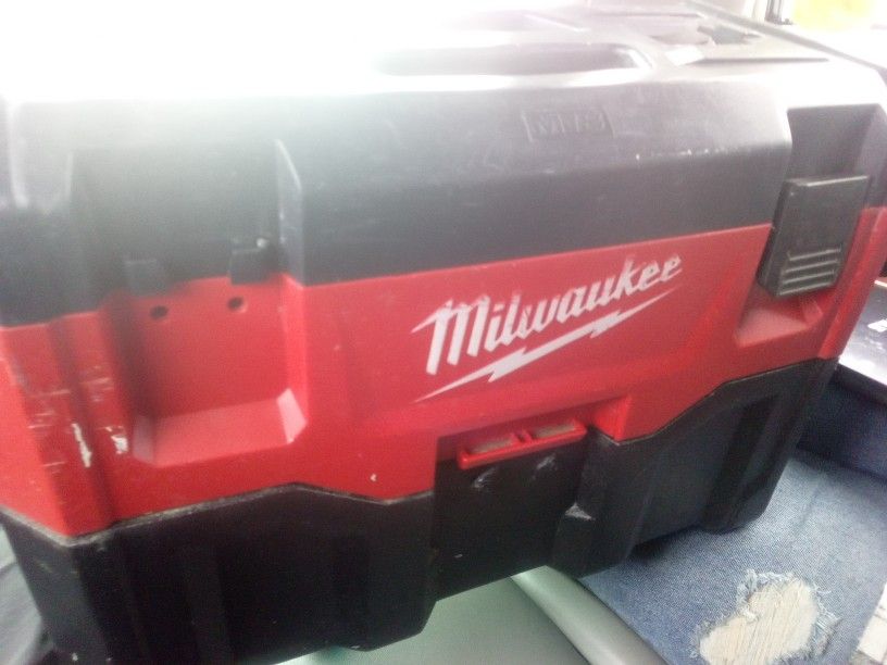 Milwaukee M18 Vacuum Cordless