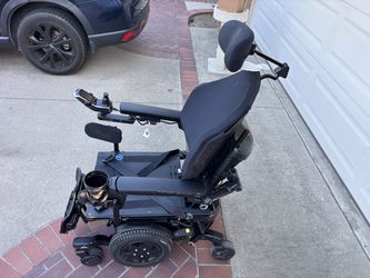 Quantum Q6 Edge 3 Stretto Power Electric Wheelchair