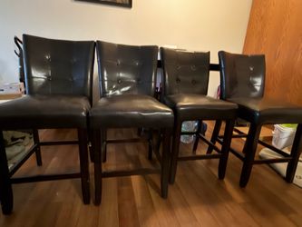 Dinning room table and four chairs