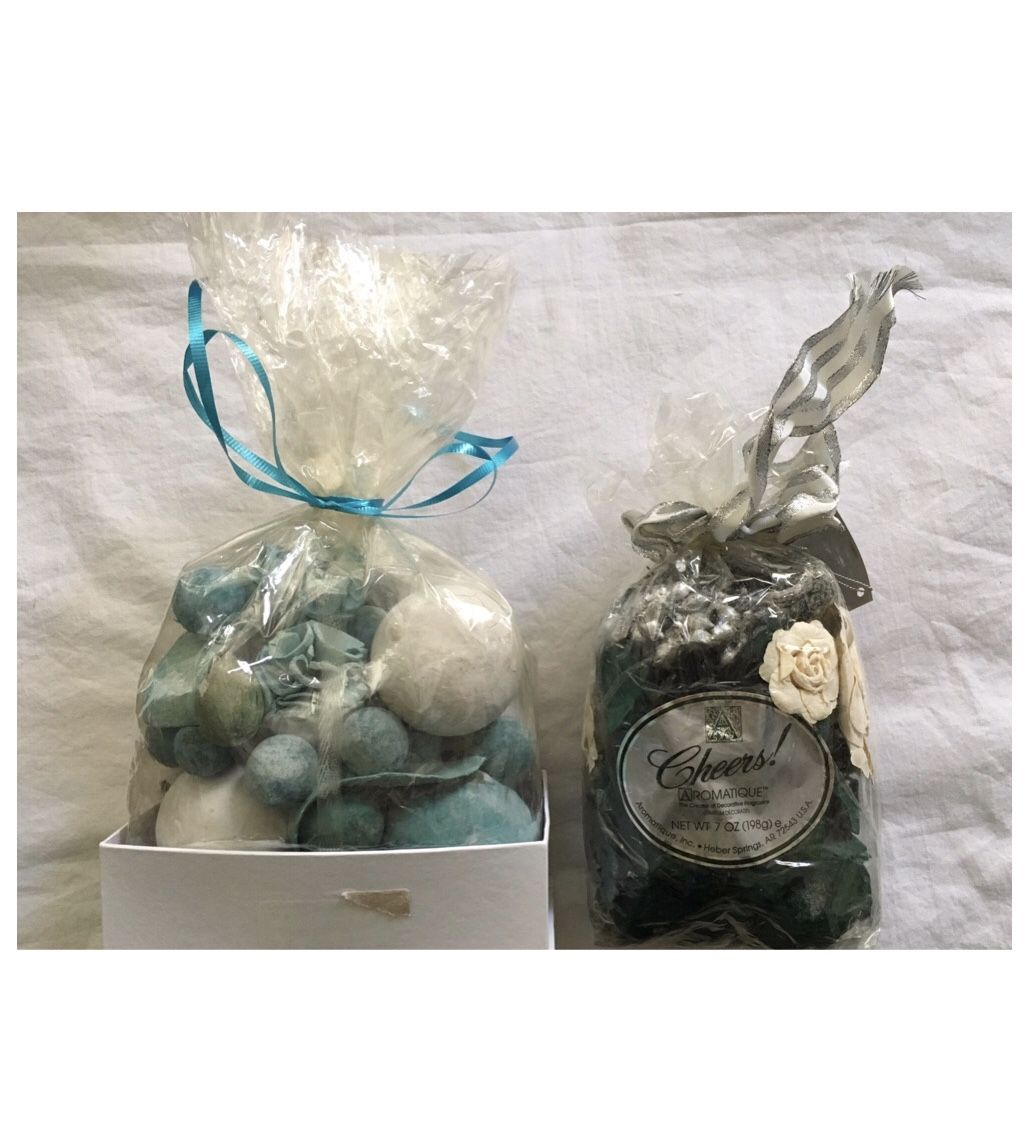 Z Gallerie + Aromatique potpourri bundle - marine / beach and christmas scent