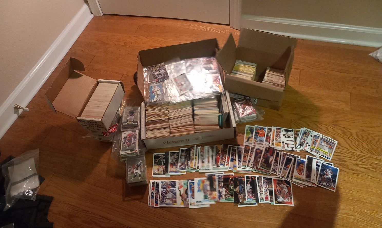 3,000+ Sports Cards – Basketball, Football, Baseball – Inserts, Stars, Unsorted Lot
