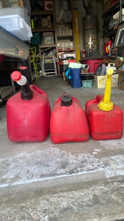 Set of gasoline containers