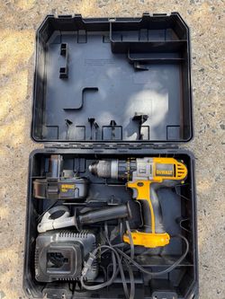 USED DEWALT DCD950 18 V HAMMER DRILL + BATTERY, CHARGER & CASE