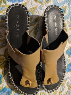 Ladies Donald J Pliner Wedge Sandals, Tan Leather, Size 9