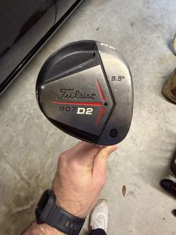 Titleist 907D2 driver with 9.5° loft
