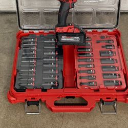 Milwauke 3/8 impact gun 6.0 battery and sockets