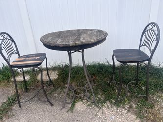 Free bar table and 2 chairs