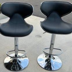 4 black and stainless bar stools