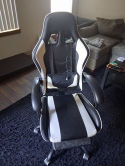 Racing Style Gaming Chair with Footrest
