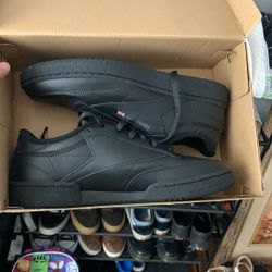 New Reeboks Size 11 Black 