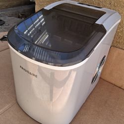 Ice Maker Fridgidair 27lbs Per Day