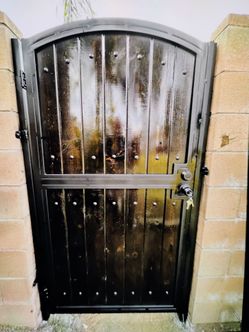Custom gate