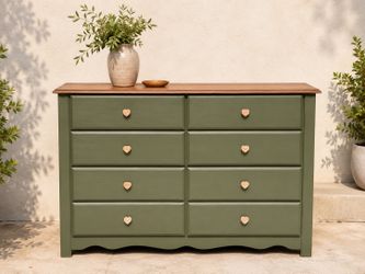 The Pinecroft 8 Drawer Dresser