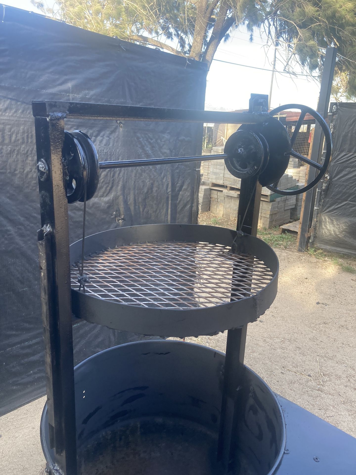 Asador Hecho De Tambo Es De Leña Y Carbon