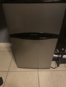 Used 3.1 cu feet Silver FRIGIDAIRE