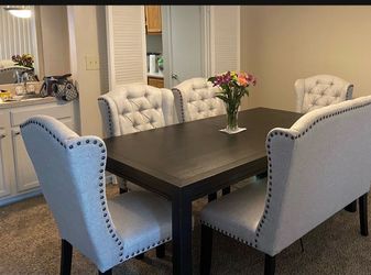 Ashley Furniture 6-Seater Dining Set
