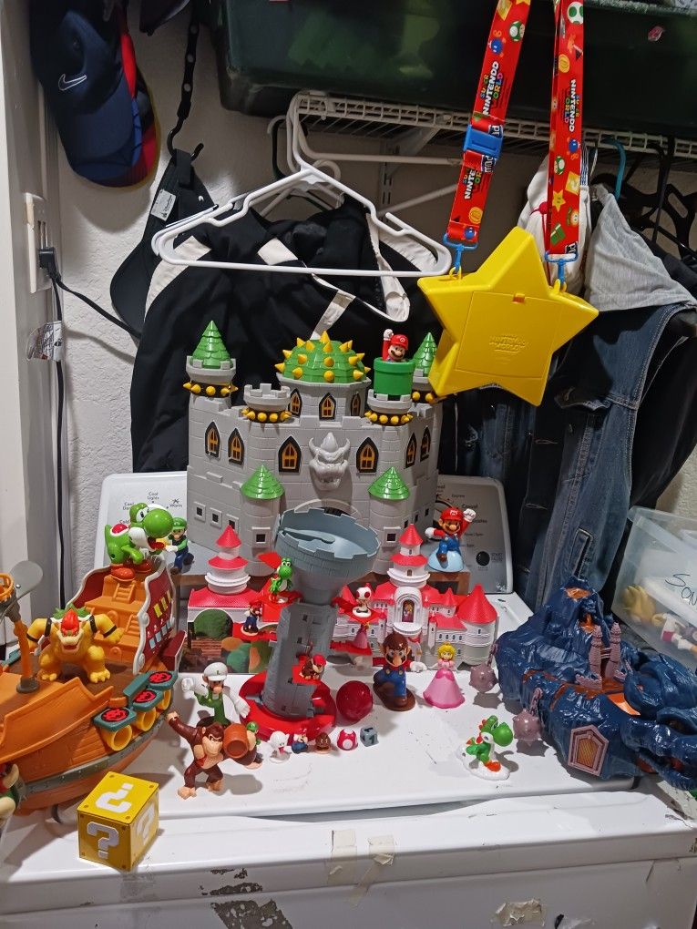 Mario Bros set collection.  good Condition.  