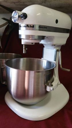 Kitchenaid K5SS Heavy Duty Stand Mixer With All Attachments. 