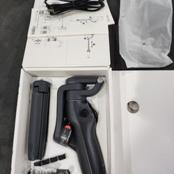 DJI Osmo Mobile 6 smartphone gimbal stabilizer.
Looks like new. 