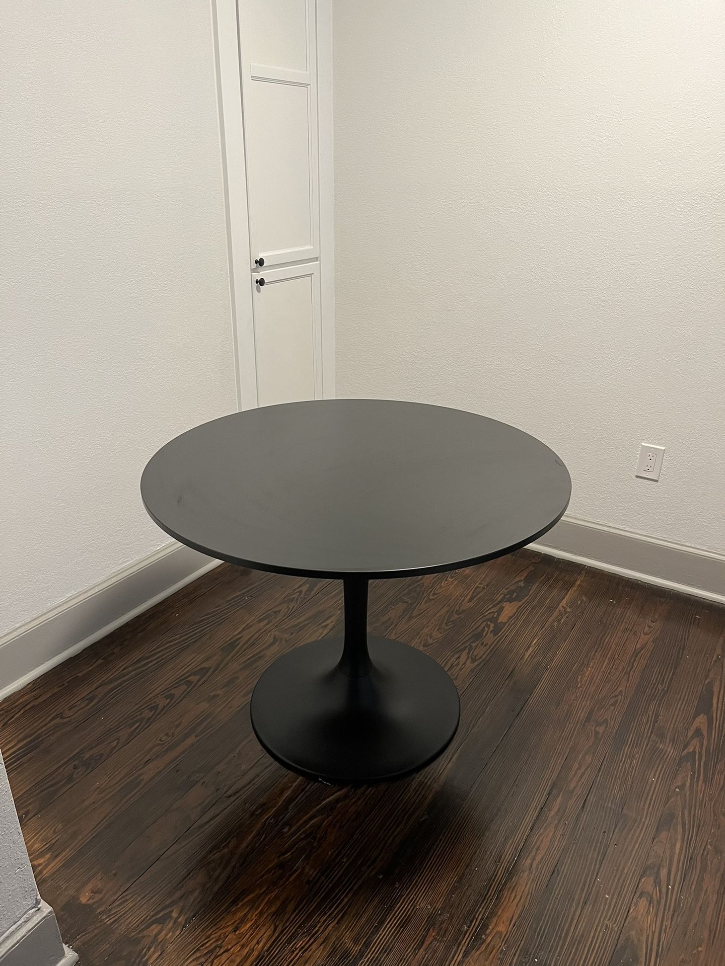 Round Table