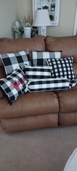 6 Buffalo Pillows