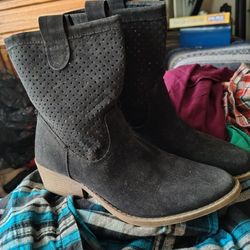 Wemen's Rampage Boots (Black)