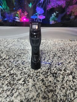 Beard trimmer/clippers