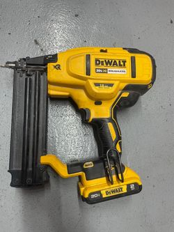 DeWalt 20V MAX XR 18 Ga. Cordless Brad Nailer 20V 2AH Battery