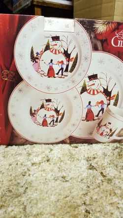 HOLIDAY PLATES AND MUGS