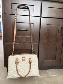 Michael kors purse white and brown with removable shoulder strap