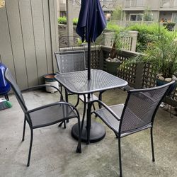 Patio Table +Chairs 