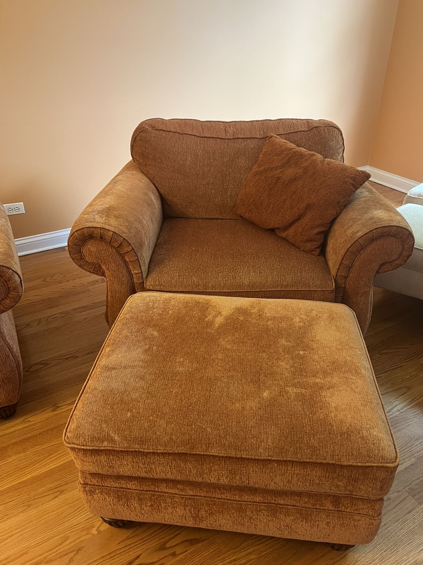 Free Couch Chair And Ottoman 