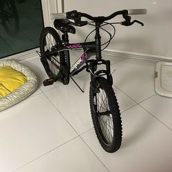 selling mongoose bike (20in)