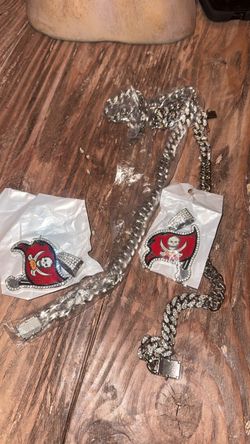 Tampa bay Buccaneers silver chain