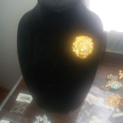 1980's Ellen Kiam Lions Head Brooch