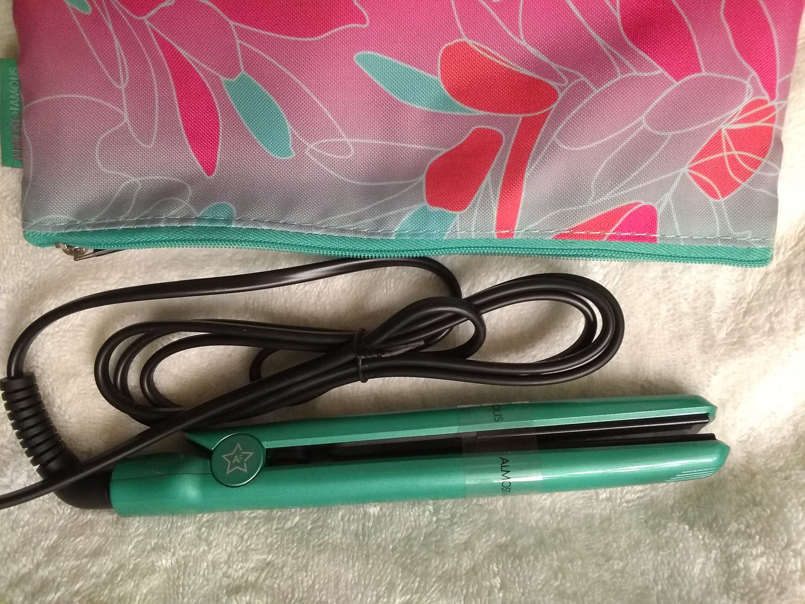 Travel size flat iron with bag. Brand new