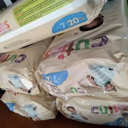 Selling Size 7 Diapers 